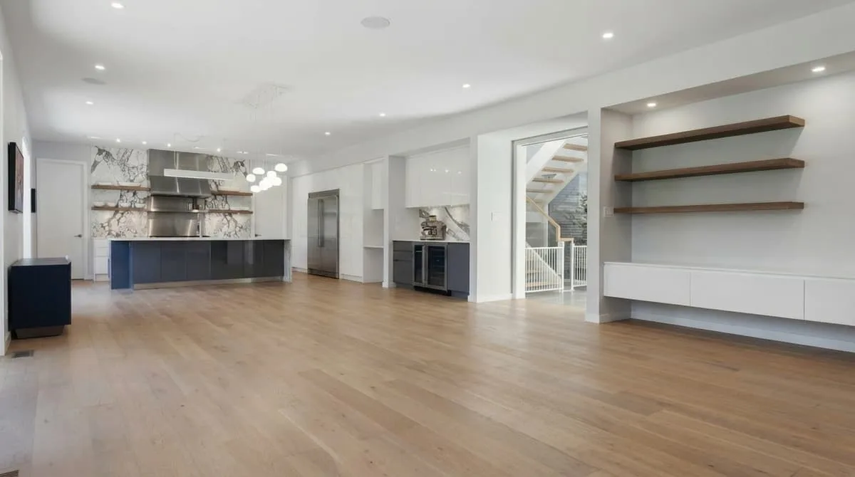 Pre-listing Clutter Removal staged